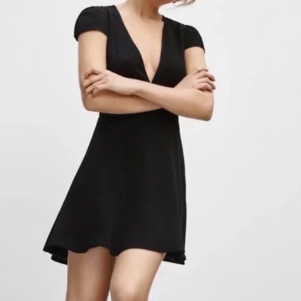 Aritza Sunday Beat Back Cutout Black Dress - Size 4 Small